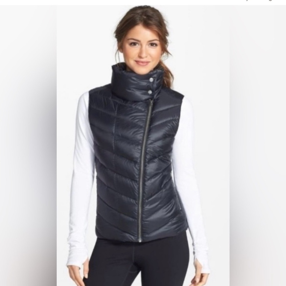 Patagonia Prow Down Black Asymmetrical Zip Puffer Vest Size Small